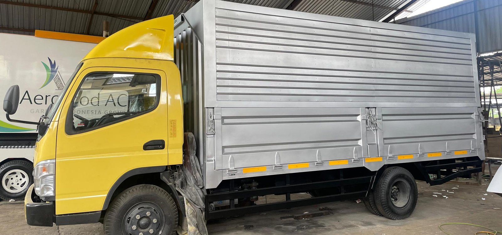 Slide 4 Solusi Karoseri